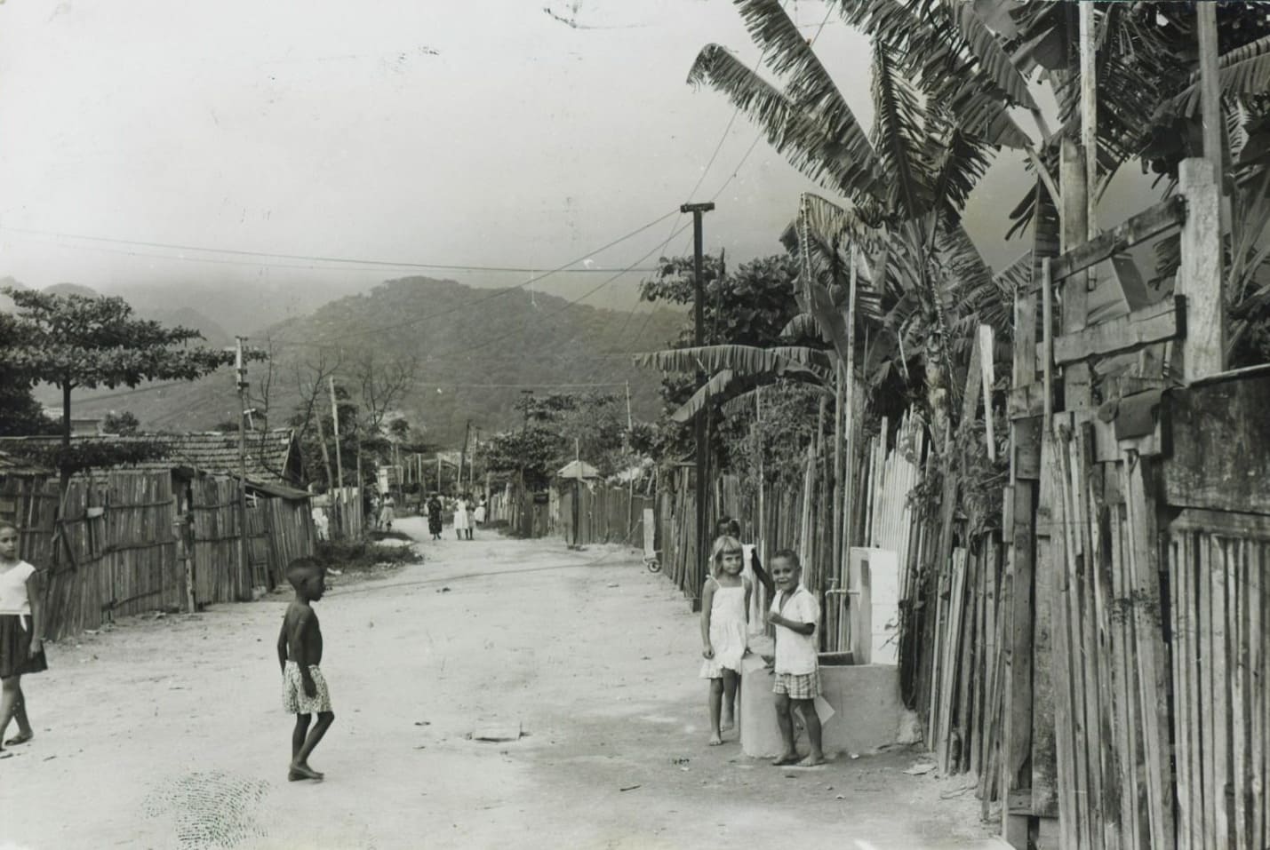 Doze mil vezes favela, um retrato da crise urbana, por Luiz Carlos Azedo